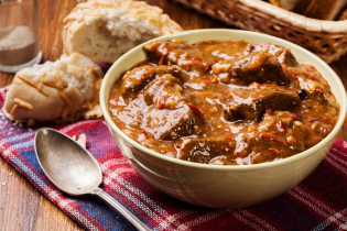 Hovězí guláš s chilli