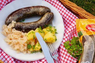 Jitrnice se zelím a bramborem