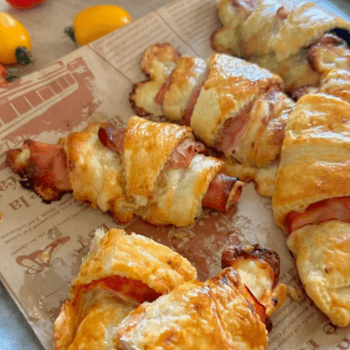 Šunkový croissant se sýrem